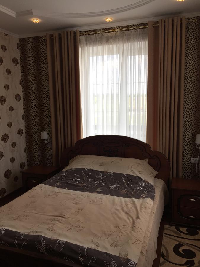 Hotel Oktan Kryve Ozero Buitenkant foto