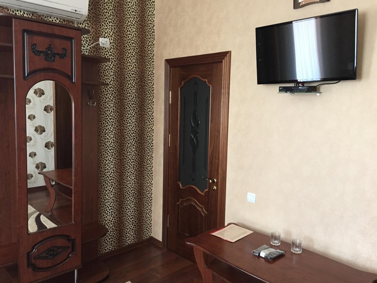 Hotel Oktan Kryve Ozero Buitenkant foto